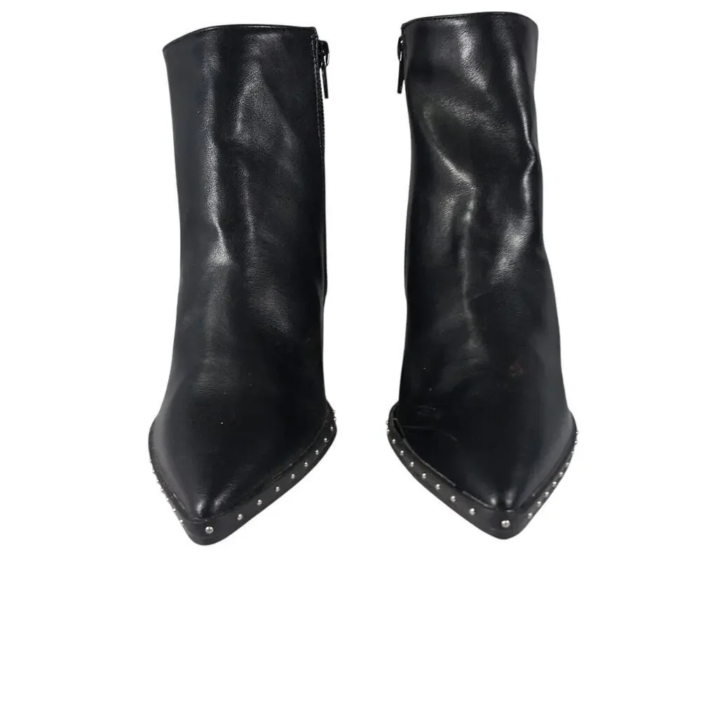 NWOT! QUPID! BLACK VEGAN LEATHER ANKLE BOOTS W/GOLD MICRO STUDDED TOE! SZ 5.5M